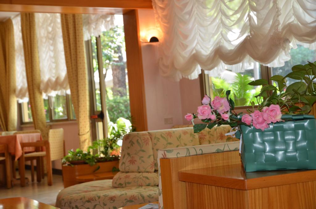 Hotel Monique Cervia Eksteriør billede