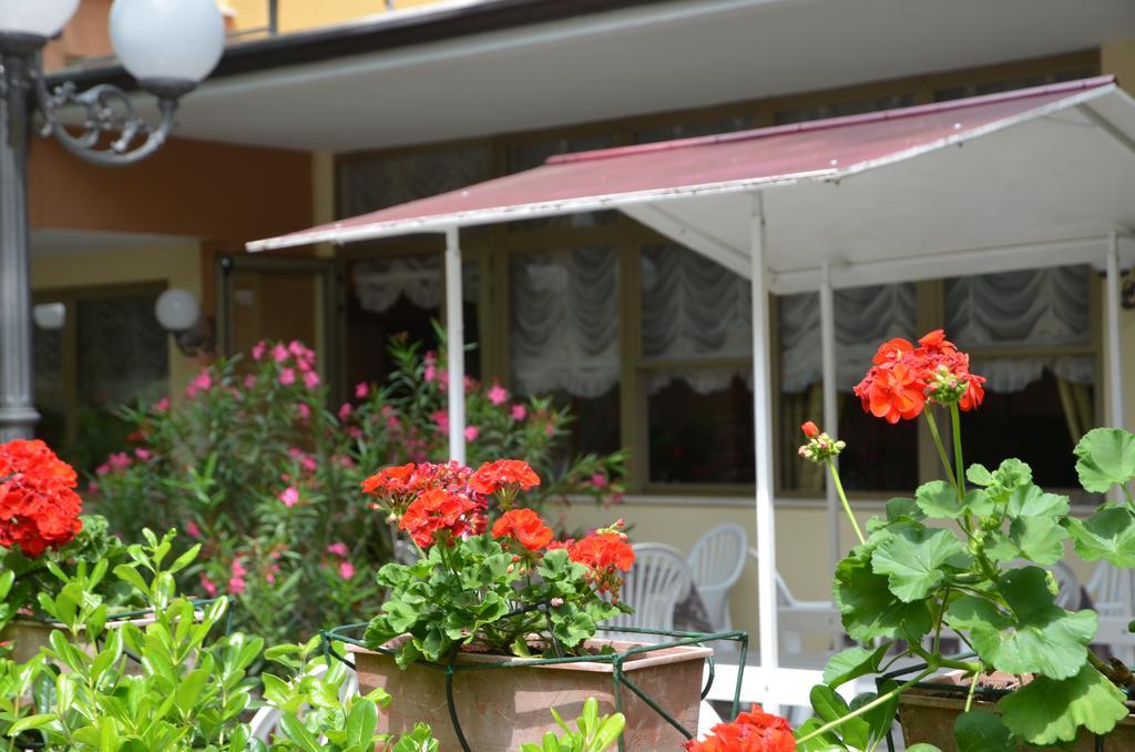Hotel Monique Cervia Eksteriør billede