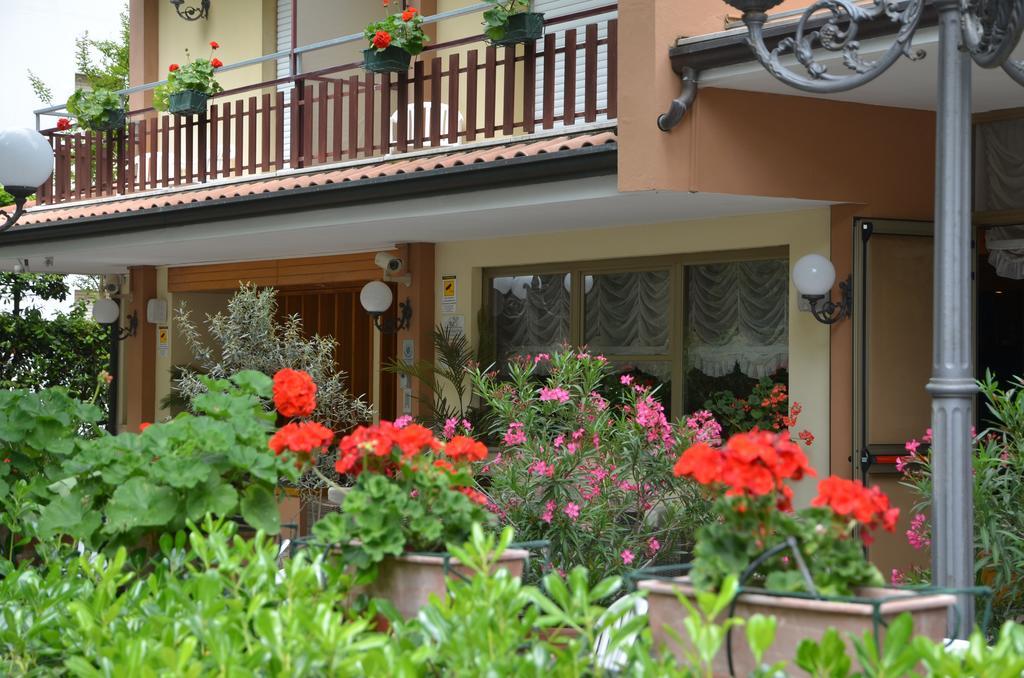 Hotel Monique Cervia Eksteriør billede