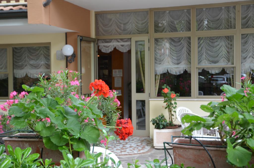 Hotel Monique Cervia Eksteriør billede